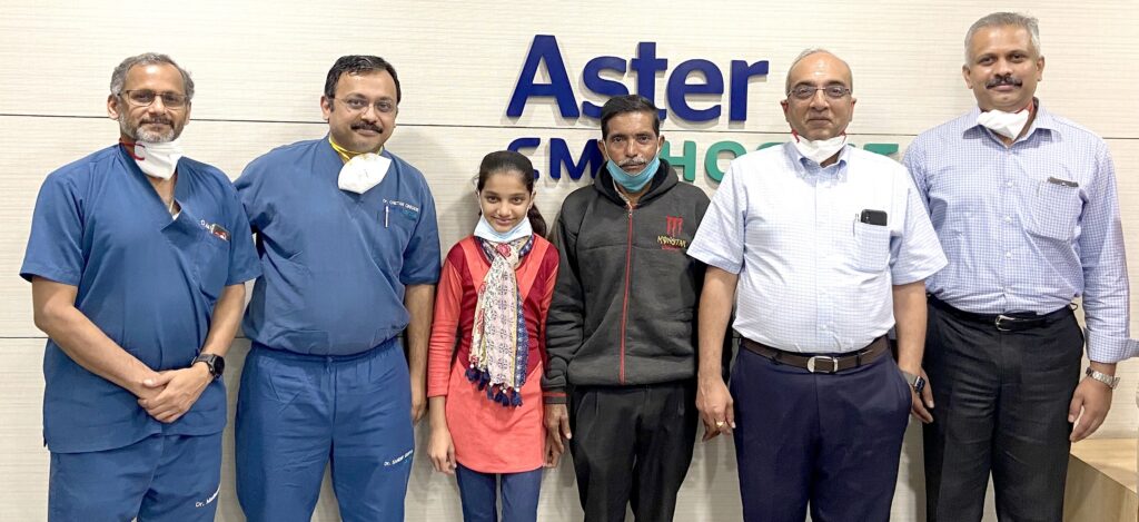 Surbhi-with-the-team-of-doctors-at-Aster-CMI-Hospital
