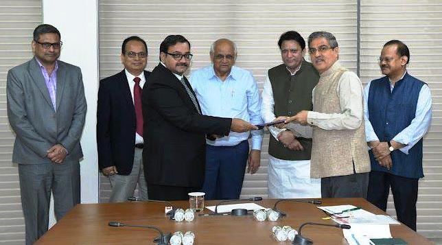 Cadila-Team-with-Honble-Chief-Minister-Shri-Bhupendrabhai-Patel-Governement-of-Gujarat