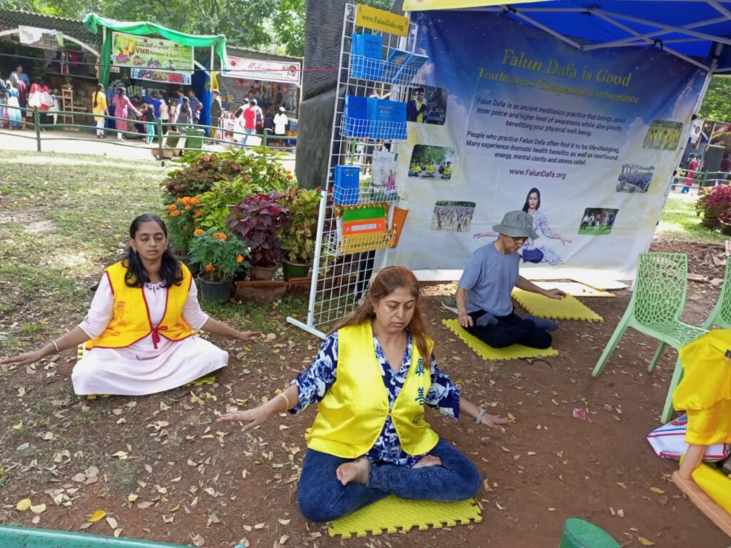 Falun Dafa Practitioners from Bangalore participated in the Flower Show